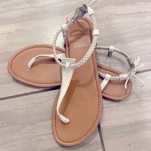 Zoe & Zac white sandals